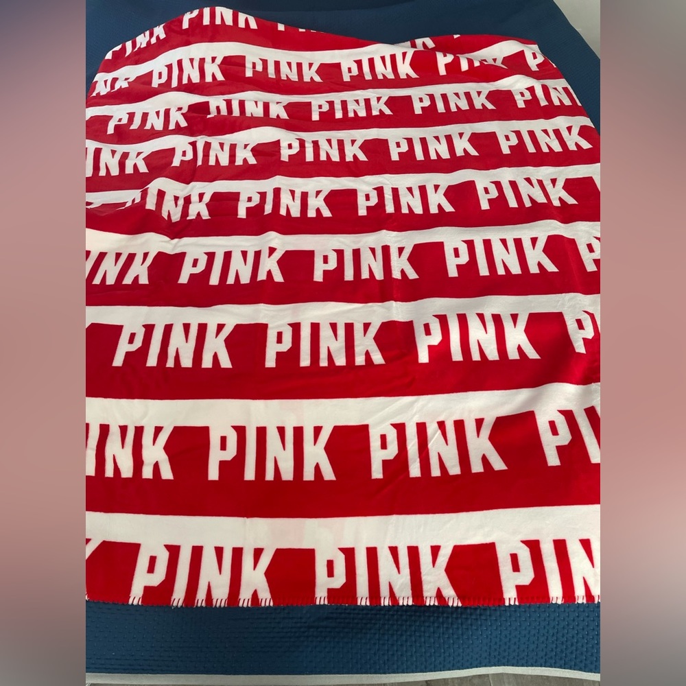 *NEW* Victoria’s Secret PINK Sherpa Blanket